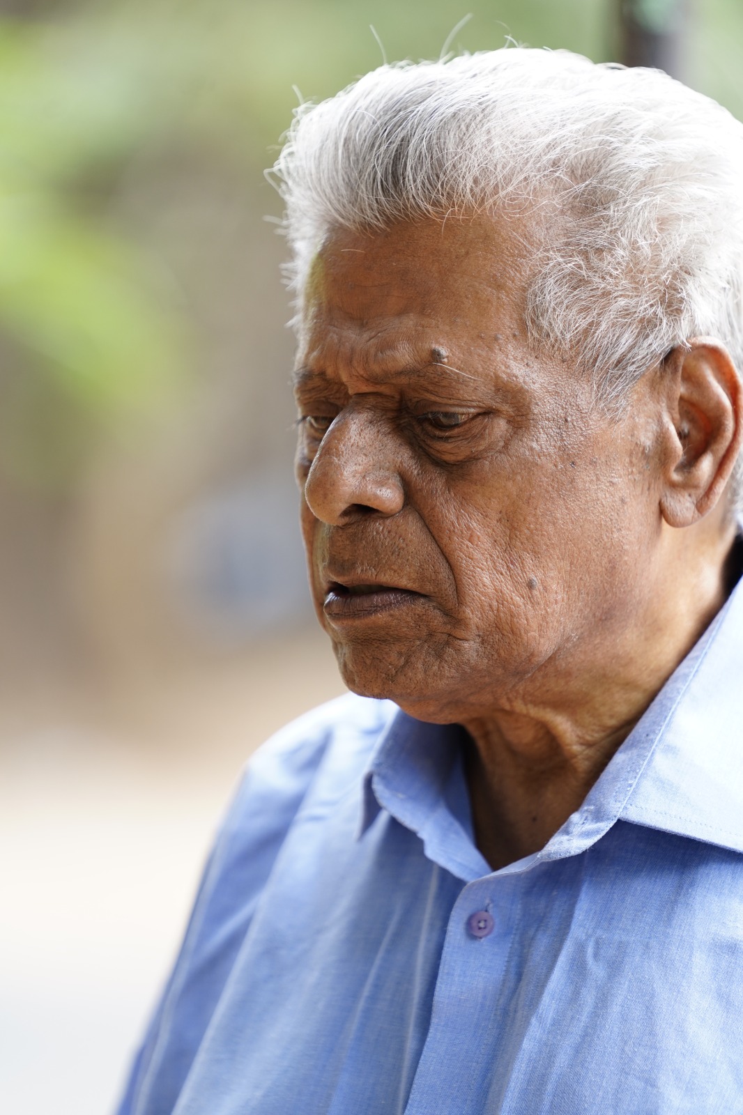 மகன் கைவிட்ட நிலையில், இதய நோயால் பாதிக்கப்பட்ட மனைவியை காப்பாற்றுவதற்காக தவிக்கும் முதியவர் !