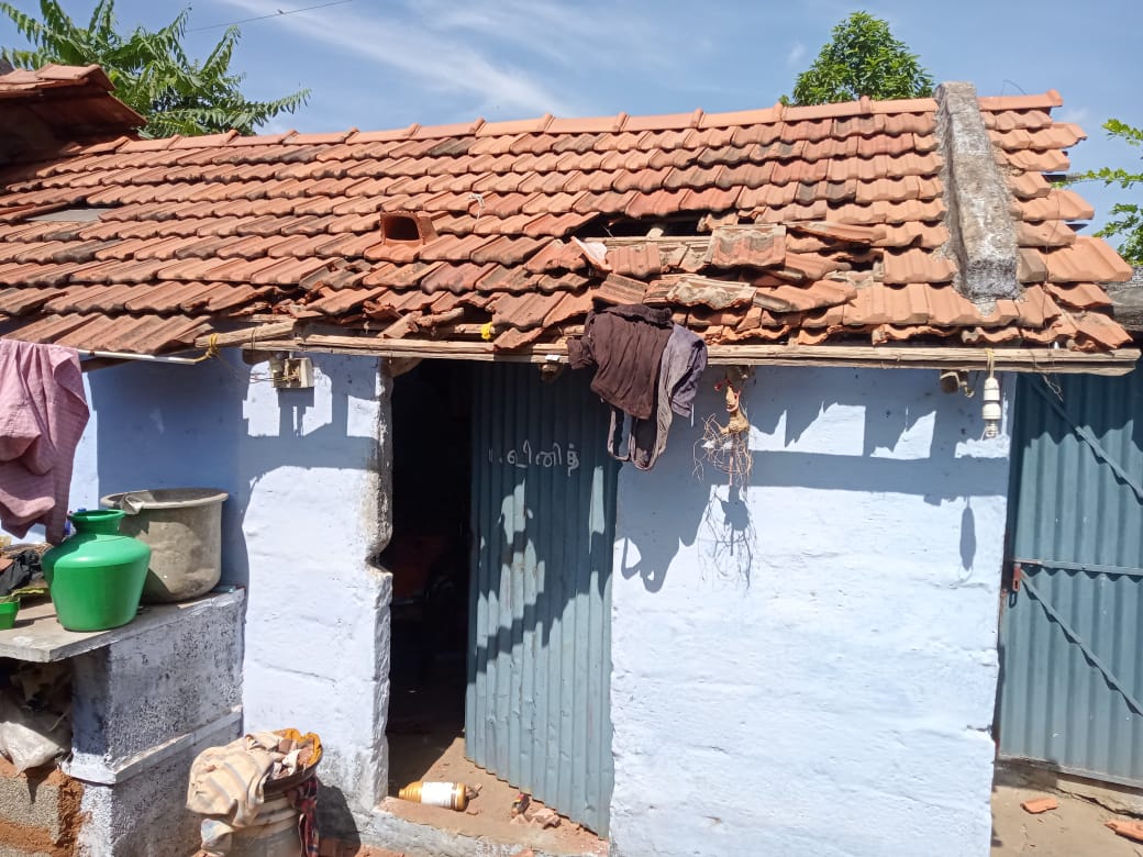 கூலித் தொழிலாளியின் வீட்டை சூரையாடிய EX எம்.எல்.ஏ, நகராட்சி தலைவர் உட்பட 5 பேர் மீது வழக்குப் பதிவு