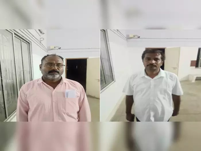 உயிரோடு இருக்கும் தொழிலதிபருக்கு இறப்புச் சான்றிதழ்.. 10 கோடி சொத்தை அபகரித்த இருவர் கைது..!