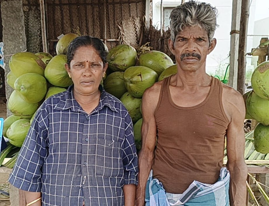என்னது 20 ஆயிரமா ?கண்ணீர் சிந்தும் இளநீர் கடை வியாபாரி ! திருப்பூர் அருகே நடந்தது என்ன ?