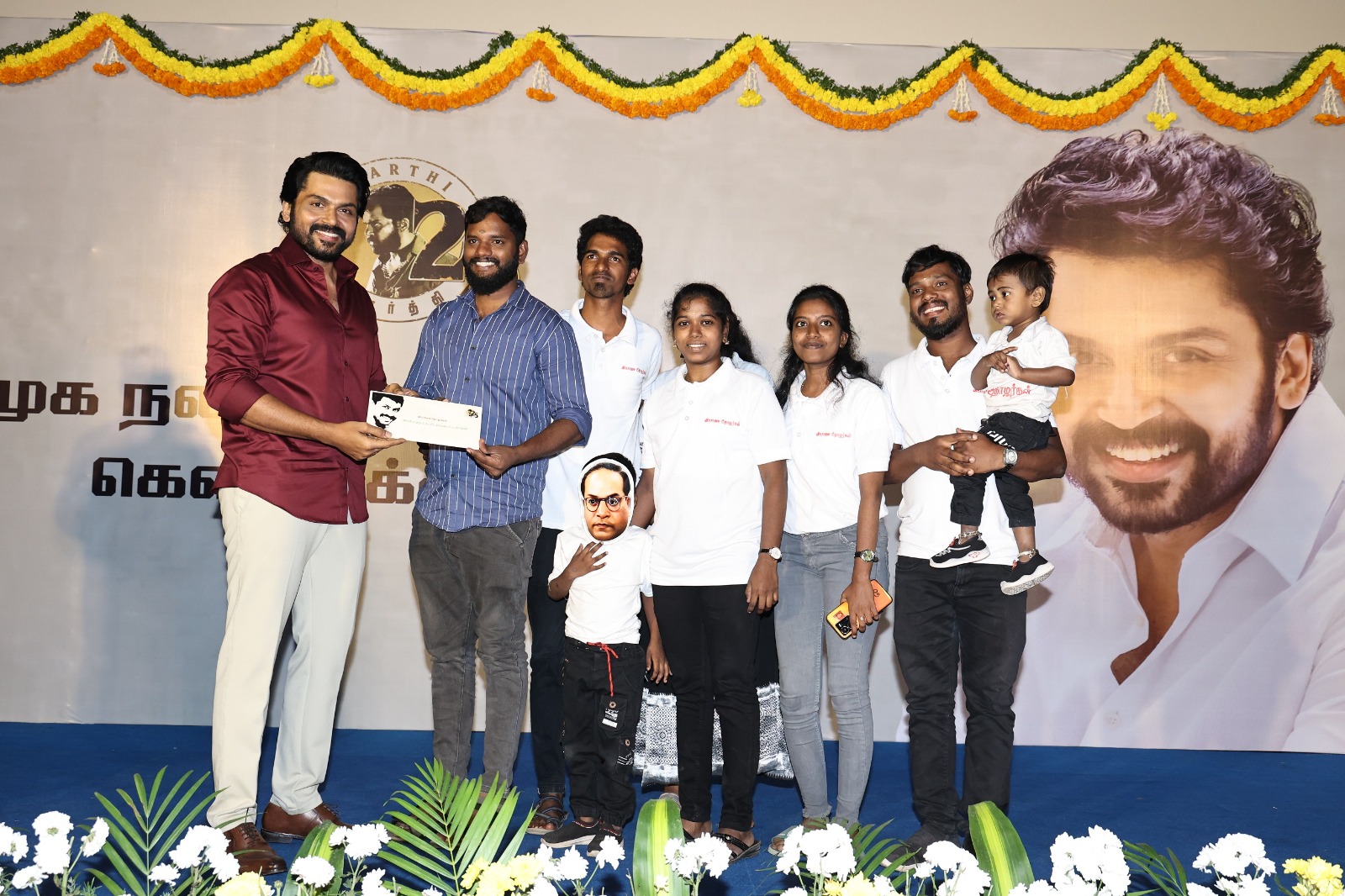 தன்னலம் பாராமல் சமூக நலன் காக்கும் மக்களை கௌரவித்த நடிகர் கார்த்தி !