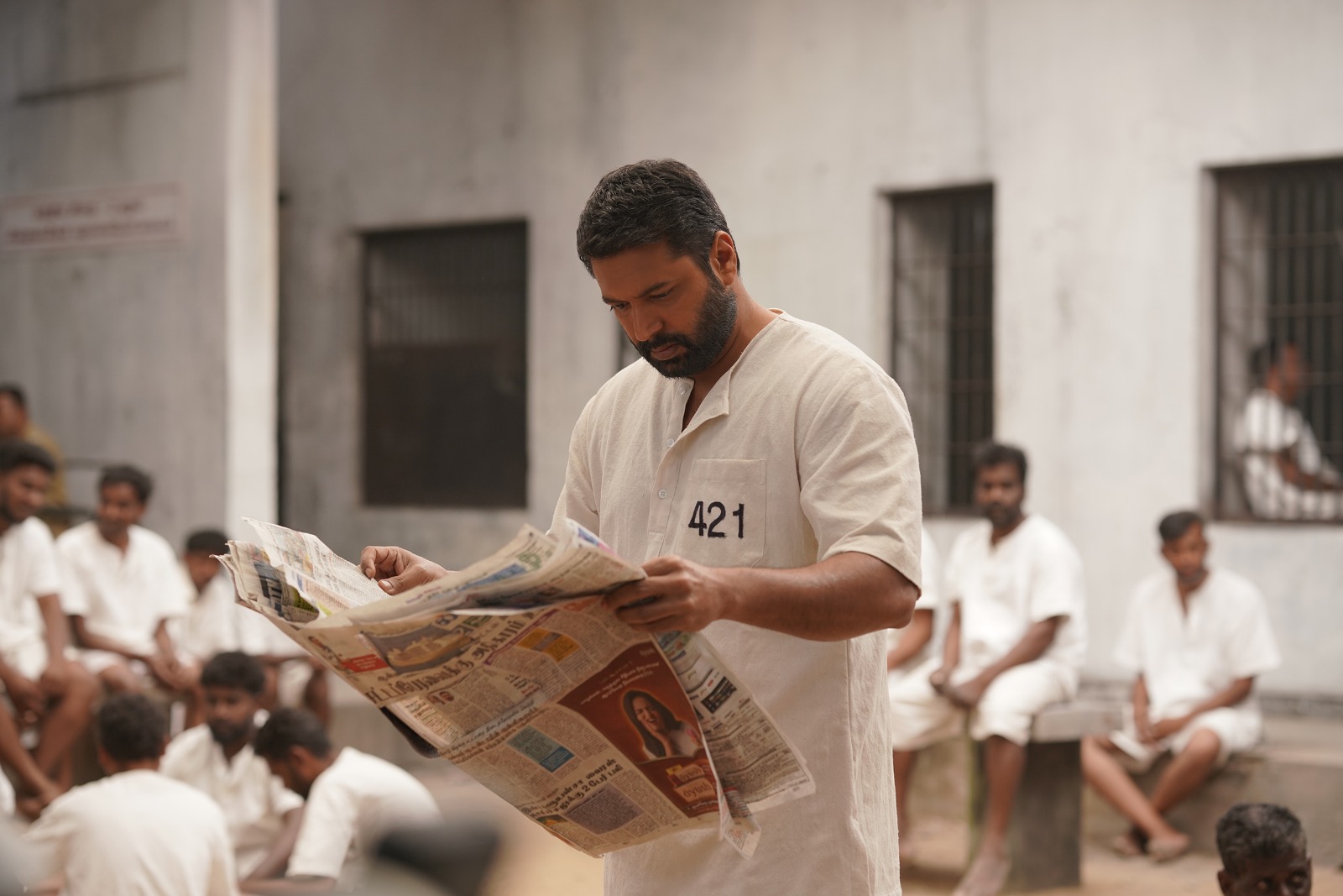 பரோலில் வந்து ஆதாரங்கள் சிக்காமல் கொலைகள் செய்த ஆயுள் தண்டனை கைதி ! “சைரன்” திரைவிமர்சனம்