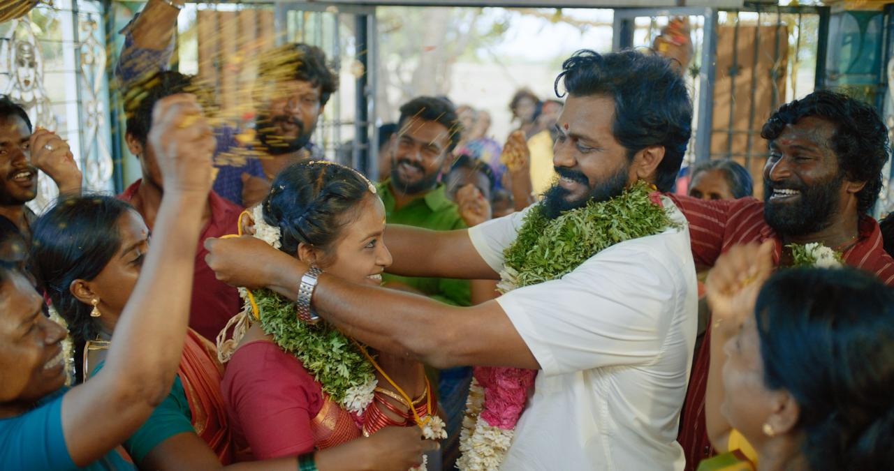 காலத்திற்கேற்ப அனைவரையும் யோசிக்க வைத்த கதை ! “வெப்பம் குளிர் மழை” – விமர்சனம்