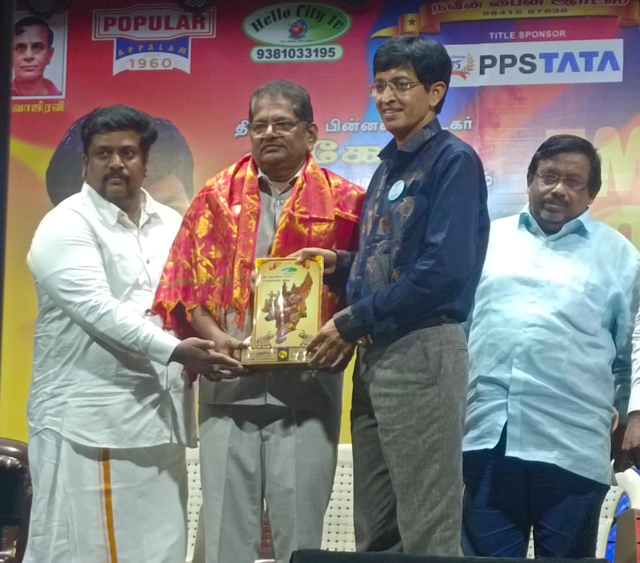 கலைஞர்களை பாராட்டிய மாநகராட்சி ஆணையர் !