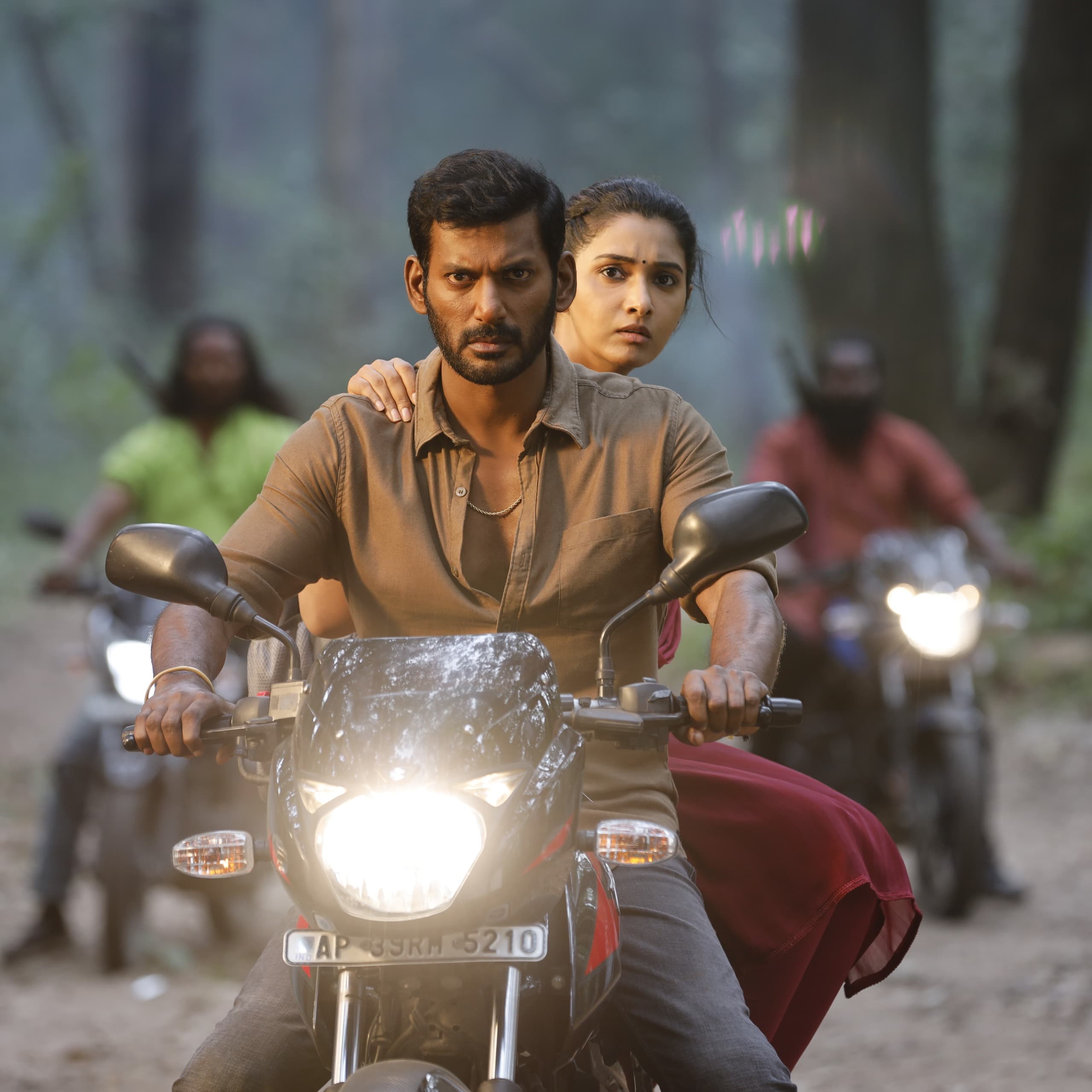 கெட்ட பெயரோடு ஒரு நல்லவன் ! ஐய்யங்கார் சமூகத்தை இழிவுபடுத்திய இயக்குநர் ! – ரத்னம் திரைவிமர்சனம்