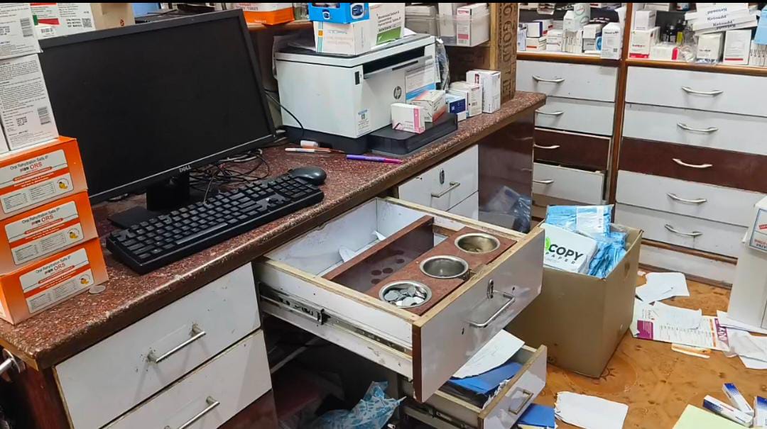 மருந்து கடையில் மர்ம நபர்கள் 8 லட்சம் கைவரிசை ! போலீஸார் வலைவீச்சு !