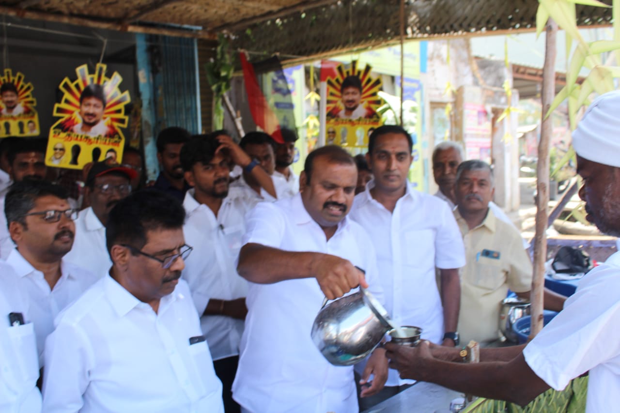 உடுமலையில் திமுக சார்பில் நீர், மோர் பந்தல் திறப்பு விழா