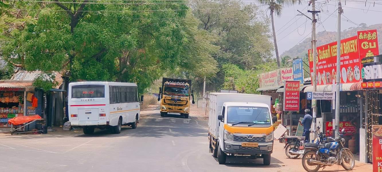 மலையடிவாரத்தில் தொடரும் மணல் திருட்டு ! துணைபோகும் அதிகாரிகள் !