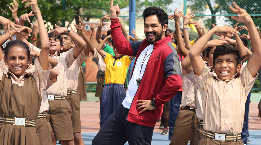 டீச்சரை பெண் கேட்கும்  மாணவன், குழந்தைகளின் நாயகன் ஆதி !.? “P T சார்” படத்தின் திரைவிமர்சனம்