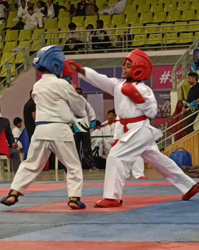 8 வது ஆசிய நாடுகளுக்கான கராத்தே போட்டியில் ஈரோடு மாணவர்கள் பதக்கம் வென்று சாதனை