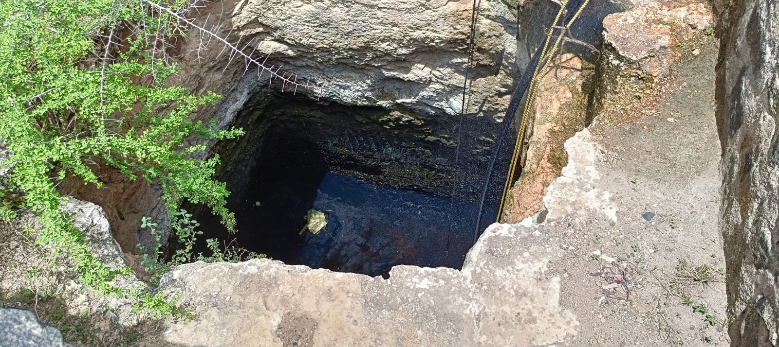 நிறம் மாறிய நிலத்தடி நீர் !  கரையேறுமா கரைப்புதூர் ஊராட்சி ? அச்சத்தில் பொதுமக்கள் !