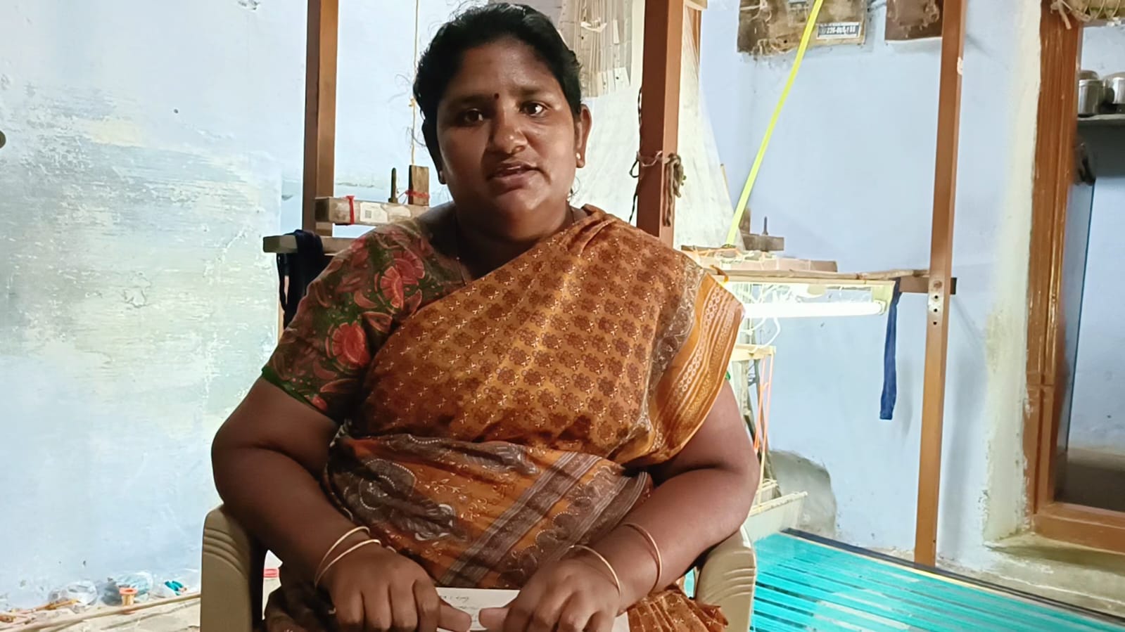 கல்வி உதவி தொகைக்காக 3 ஆண்டுகளாக விதவை தாய் ! கண்டுகொள்ளாத கோவை மாவட்ட நிர்வாகம் !