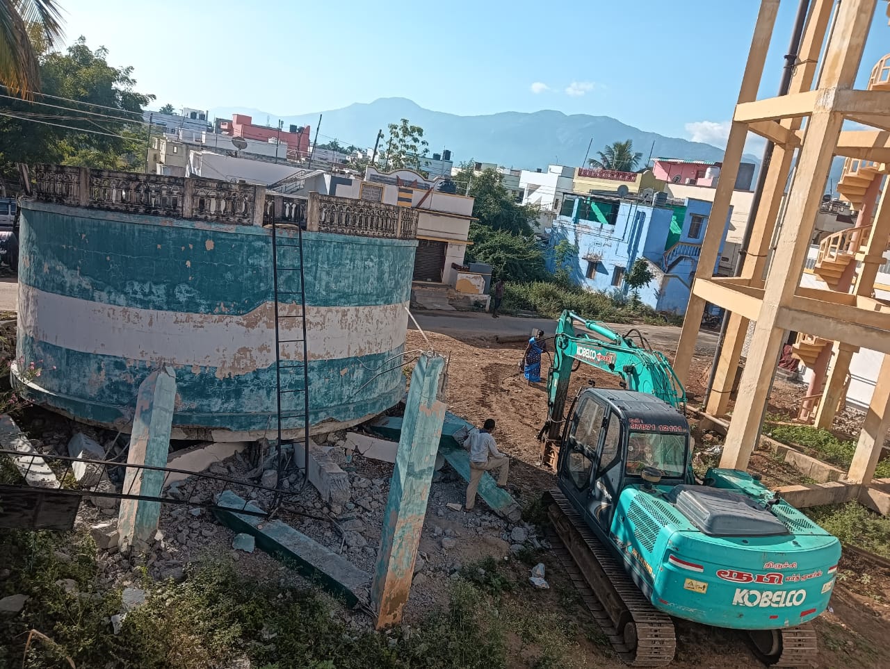 பழனி அருகே குடிநீர் குழாய் இணைப்புக்கு, பணம் பெற்றுக்கொண்டு இழுத்தடிக்கும் பேரூராட்சி அலுவலர்கள் !