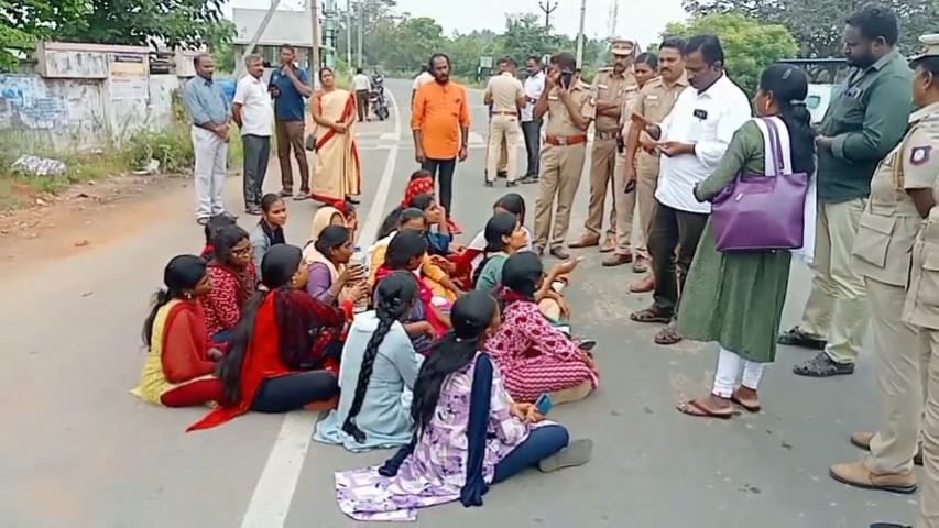 உடுமலை அரசு கலைக் கல்லூரி விடுதி மாணவியின் தற்கொலை நாடகம் ! தவறான விசாரணையால் விடுதி காப்பாளர் பணியிடை நீக்கம் !