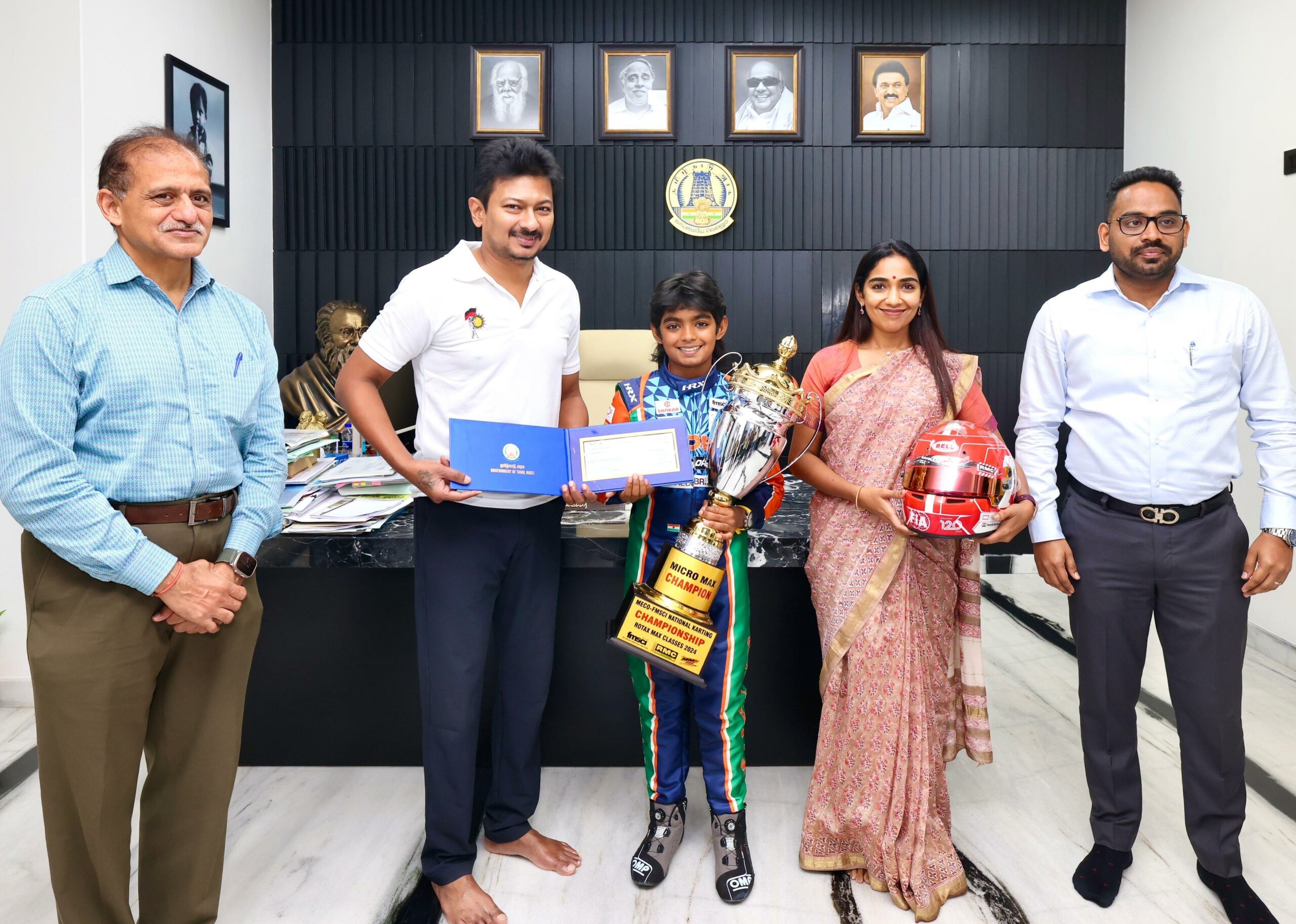 கார்டிங் சாம்பியன் பட்டம் வென்ற முதல் இந்திய வீரரை பாராட்டி , 5 லட்சம் வழங்கிய துணை முதலமைச்சர் !