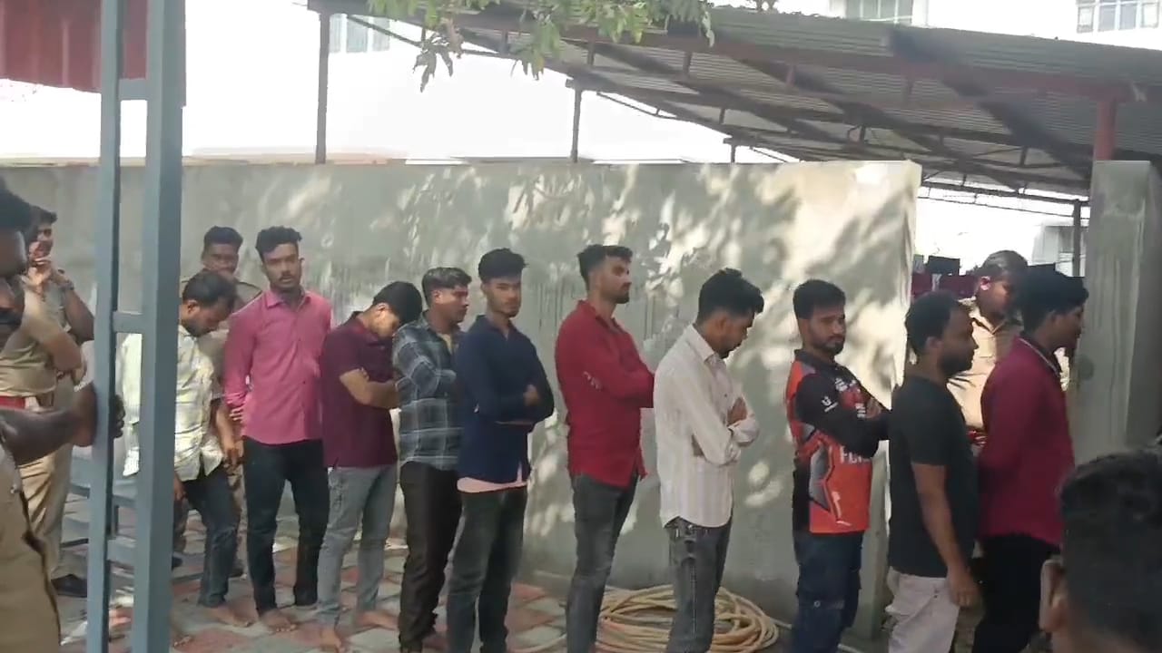 சட்டவிரோதமாக ஊடுருவிய 27 வங்க தேசத்தினர் கைது ! போலி ஆவணங்களை கைப்பற்றி தீவிர விசாரணை !