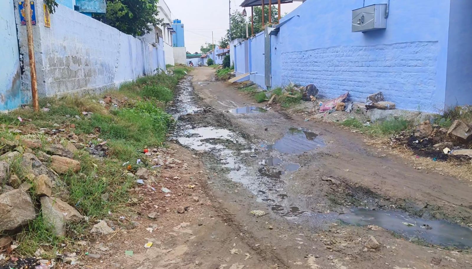 சாலையில் தேங்கும் கழிவுநீரால், தொற்றுநோய் ஏற்படும் அபாயம் ! அச்சத்தில் பொதுமக்கள் !