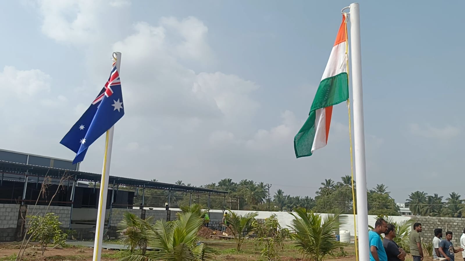 அனுமதி இல்லாத கட்டிடத்தில், அந்நிய நாட்டு தேசியக்கொடி ! கேள்விக்குறியாகும் பாதுகாப்பு ?.!