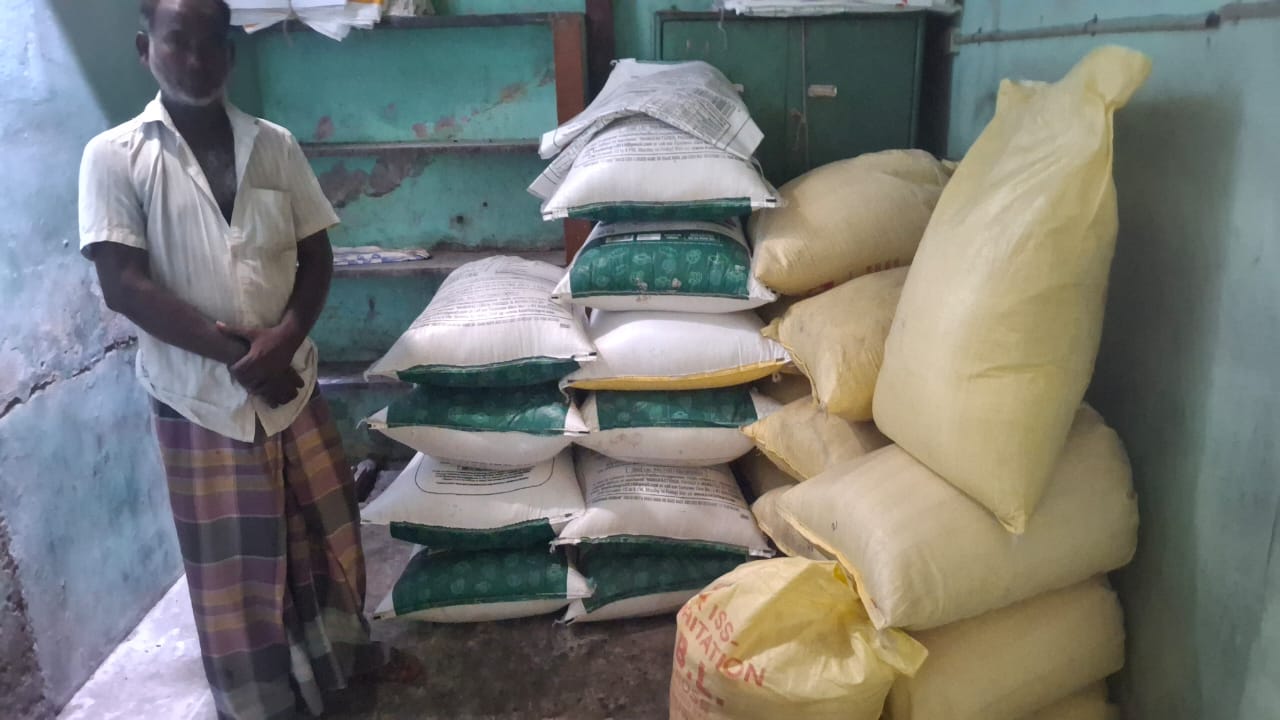 வடசென்னை பகுதியில் தொடர் ரேஷன் அரிசி கடத்தல் ! 2 ஆயிரம் கிலோ அரிசியுடன் கைது செய்த போலீசார் !