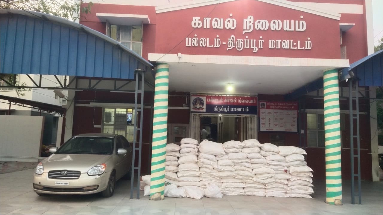 குடோனில் சிக்கிய 1 டன் குட்கா ! போலீஸாரின் அதிரடியால் கலக்கத்தில் கடத்தல் கும்பல் !