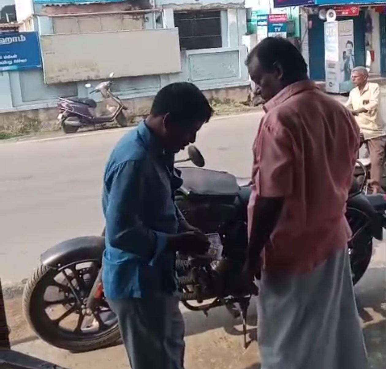 பழனியில் தடைசெய்யப்பட்ட லாட்டரிச் சீட்டு அமோக விற்பனை !