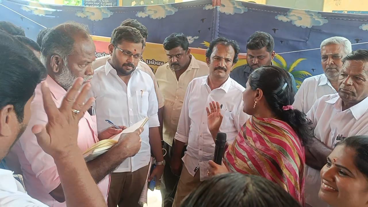 “கனகு..” பெயரை சுருக்கி அதிகாரியை செல்லமாக அழைத்த திட்ட இயக்குநர் ! பல்லடம் அருகே கிராம சபா கூட்டத்தில் பரபரப்பு.. !