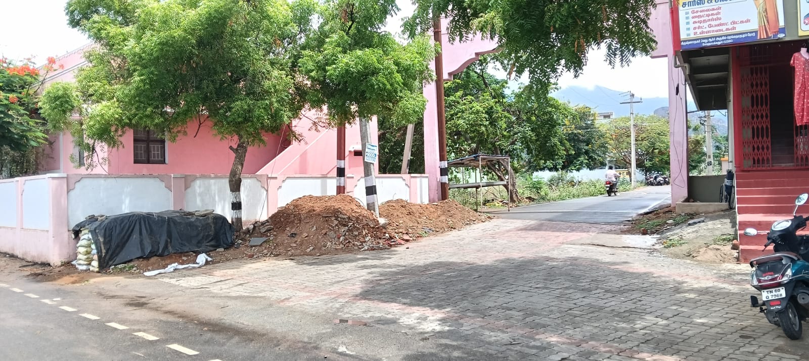 “எவன் செத்தா எனக்கென்ன” ? அராஜகத்தில்  நெடுஞ்சாலைத்துறை அதிகாரி !