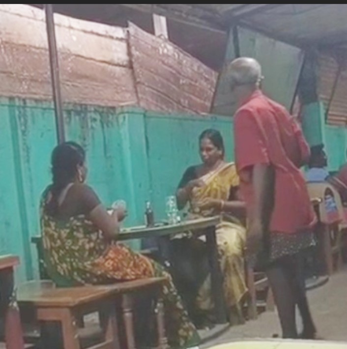 பாரில் குடிப்பதற்கு பெண்களுக்கு சம உரிமை ! வெளியான வீடியோ.. அதிர்ச்சியில் ஆண்கள் !