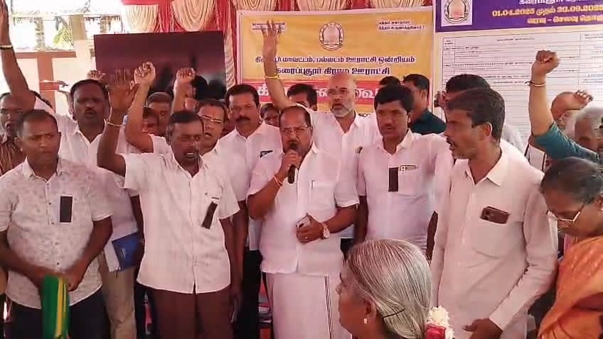 பல்லடம் அருகே கரைப்புதூர் ஊராட்சியில் கிராம சபை கூட்டத்தை புறக்கணித்தால் பரபரப்பு !