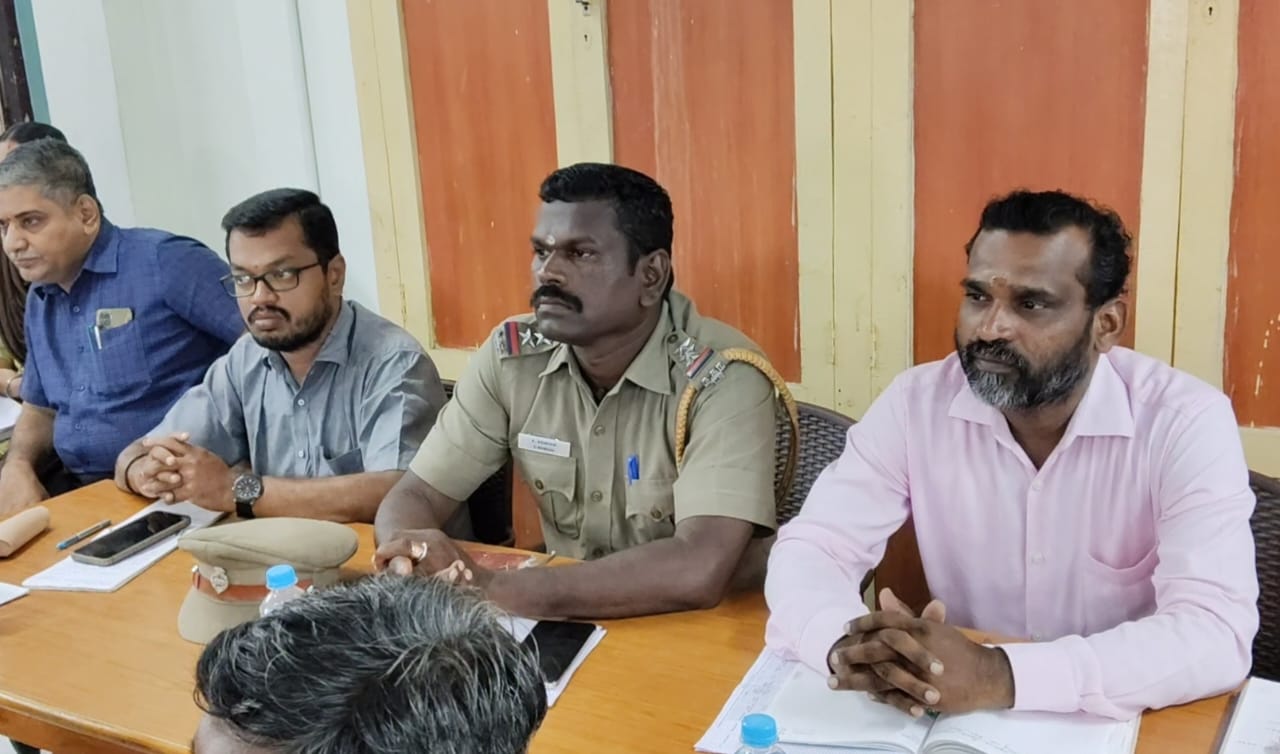 முதல்வர் வருகைக்கு விவசாயிகள் எதிர்ப்பு ! அதிகாரிகள் பேச்சுவார்த்தையில் சமாதானம் !