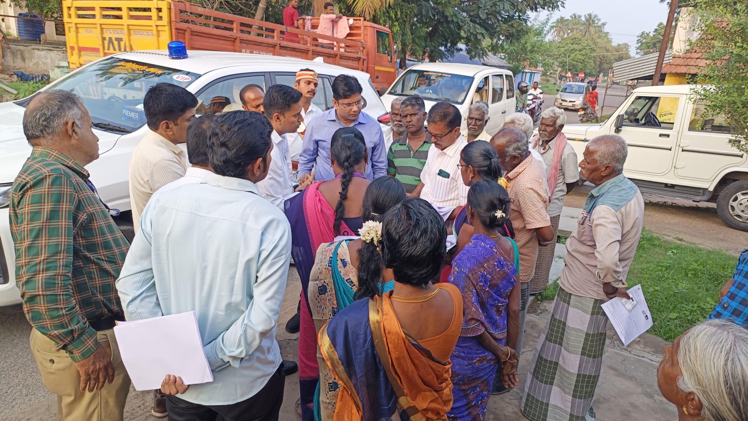 திருப்பூரில்.. எஸ் ஐ ஆர் பணிகளை ஆய்வு செய்த இந்திய தேர்தல் ஆணைய இயக்குநர் !