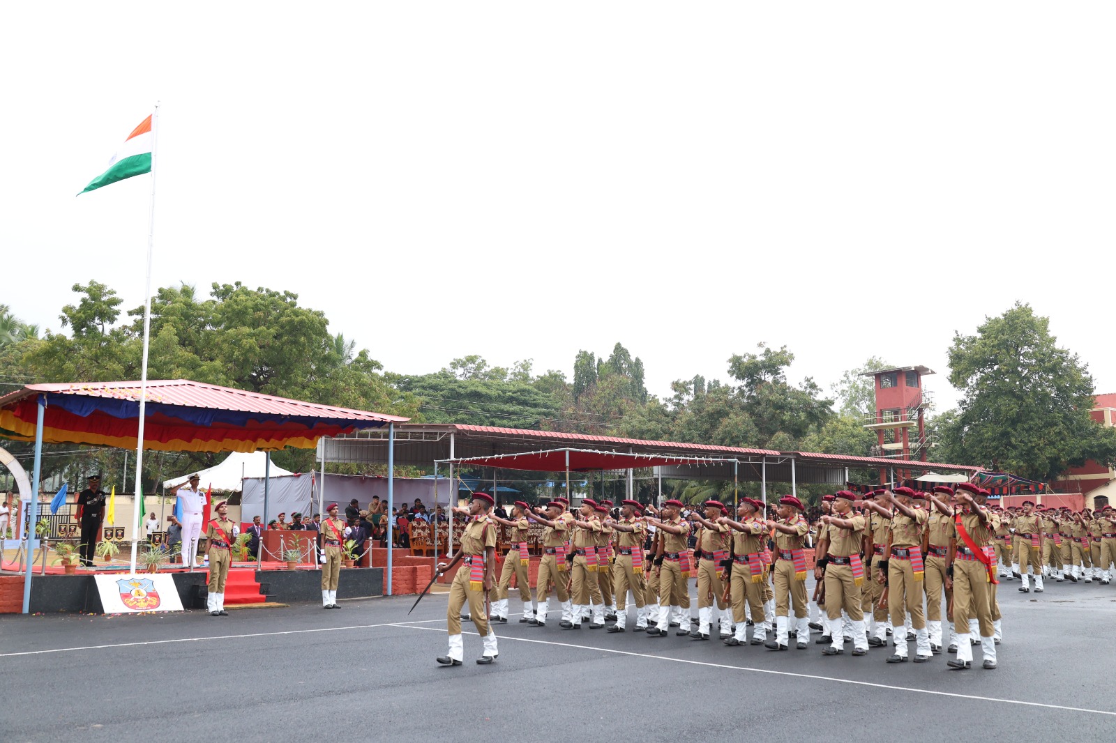 உடுமலை அருகே..‌ அமராவதிநகர் சைனிக் பள்ளியில் குடியரசு தினவிழாவில் கண்கவர் அணிவகுப்பு !