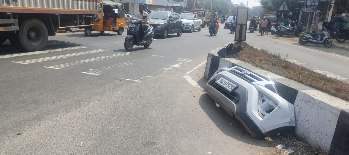 போக்குவரத்து துறையின் அலட்சியத்தால், நெடுஞ்சாலையில் சிதறும் வாகனங்கள் ! பதற்றத்தில் பொதுமக்கள்