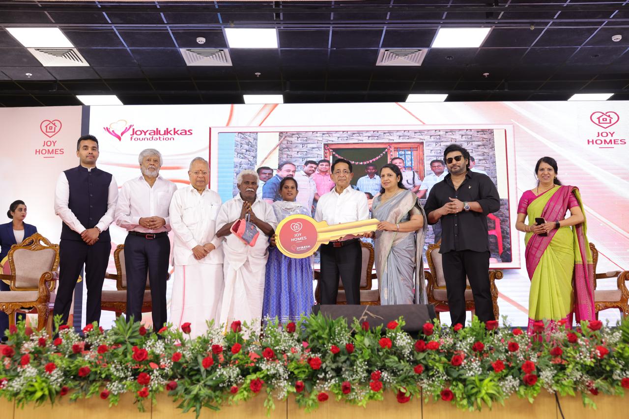 விளிம்புநிலை மக்களுக்கு வீடுகள் வழங்கும் “ஜோய் ஆலுக்காஸ்” அறக்கட்டளை !