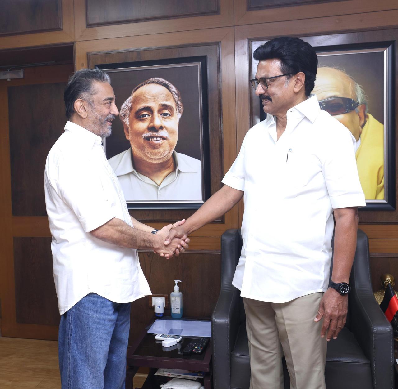 திமுக கூட்டணிக்கு நிபந்தனையற்ற ஆதரவு தெரிவித்த கமல் !