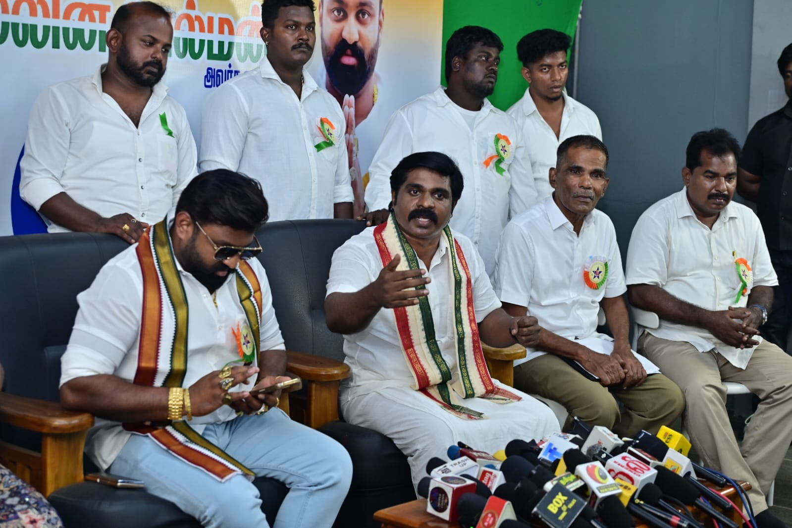 பெரம்பூரில் “வைரம்” சின்னத்திற்கு வாக்கு சேகரிக்கும் நடிகர் தக்ஷன் விஜய் !
