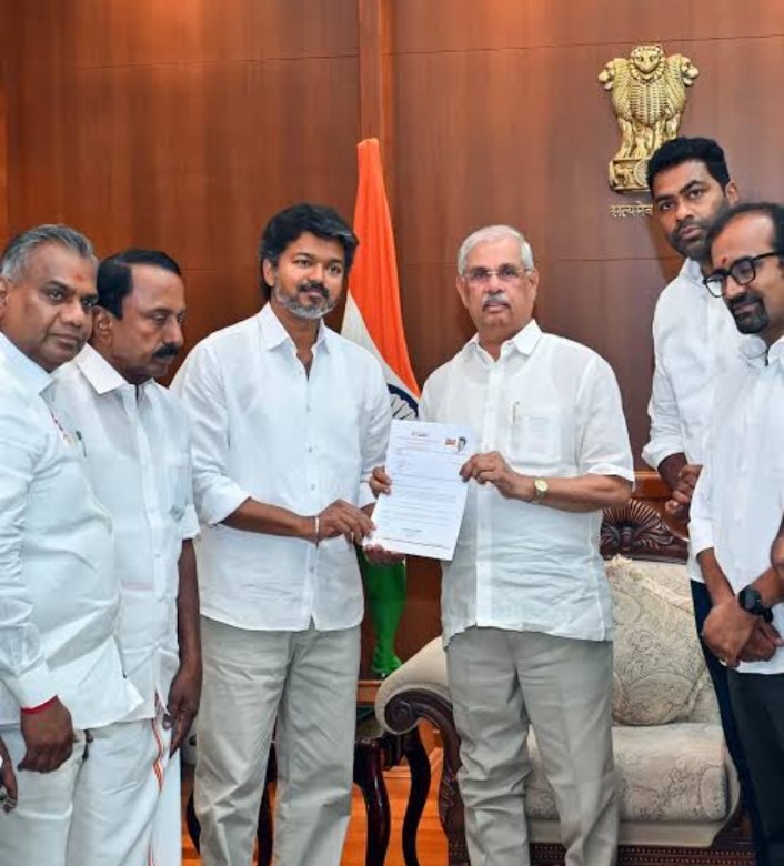 ஆளுநர் மாளிகையில் கொடுத்த ஆதரவு கடிதத்தில் மோசடி ! ஆரம்பமே மோசடி, தப்பித்தவறி ஆட்சி அமைத்தால் மக்களின் நிலைமை ?.!