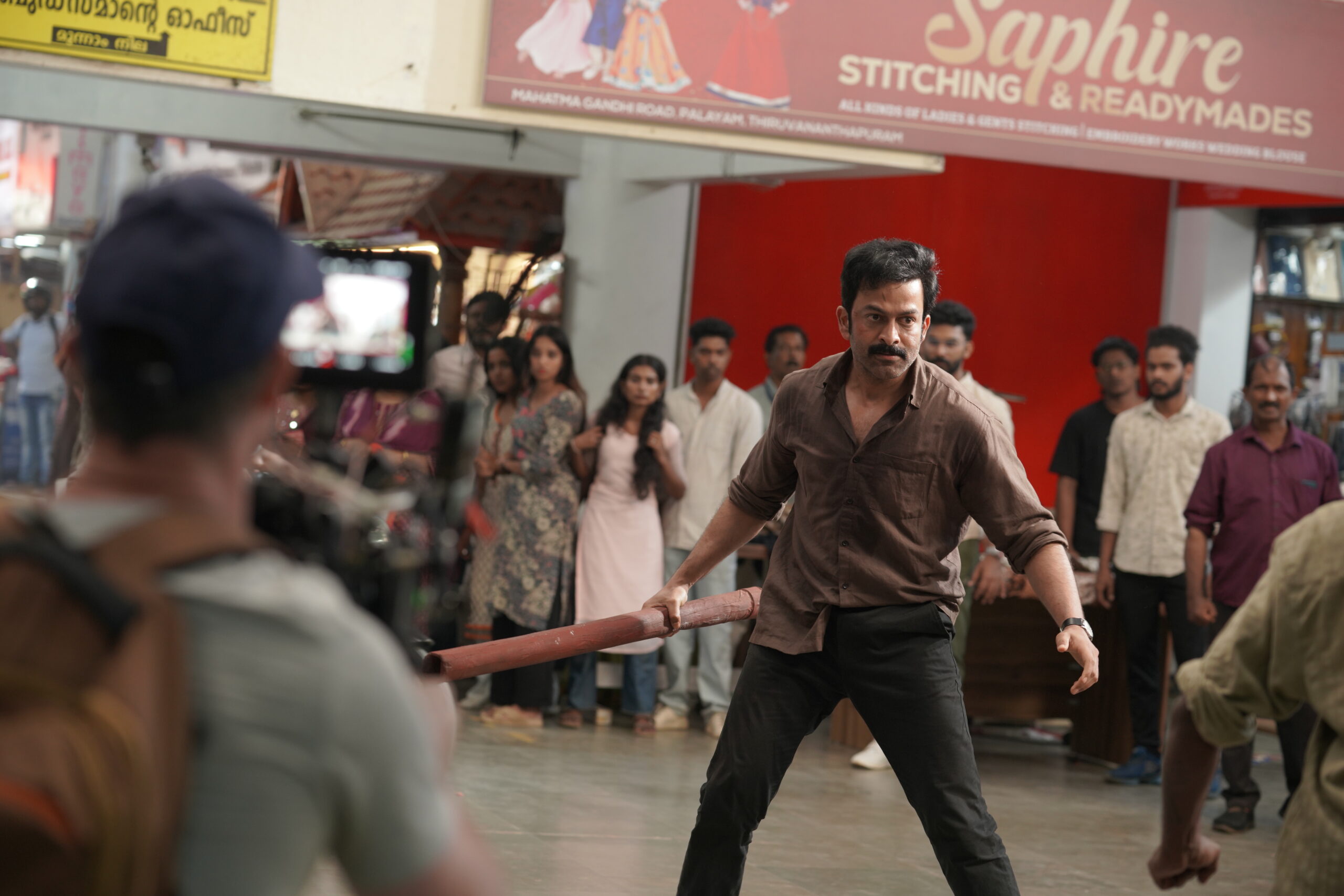 “ஐ, நோபடி” படத்தின் திரைவிமர்சனம்
